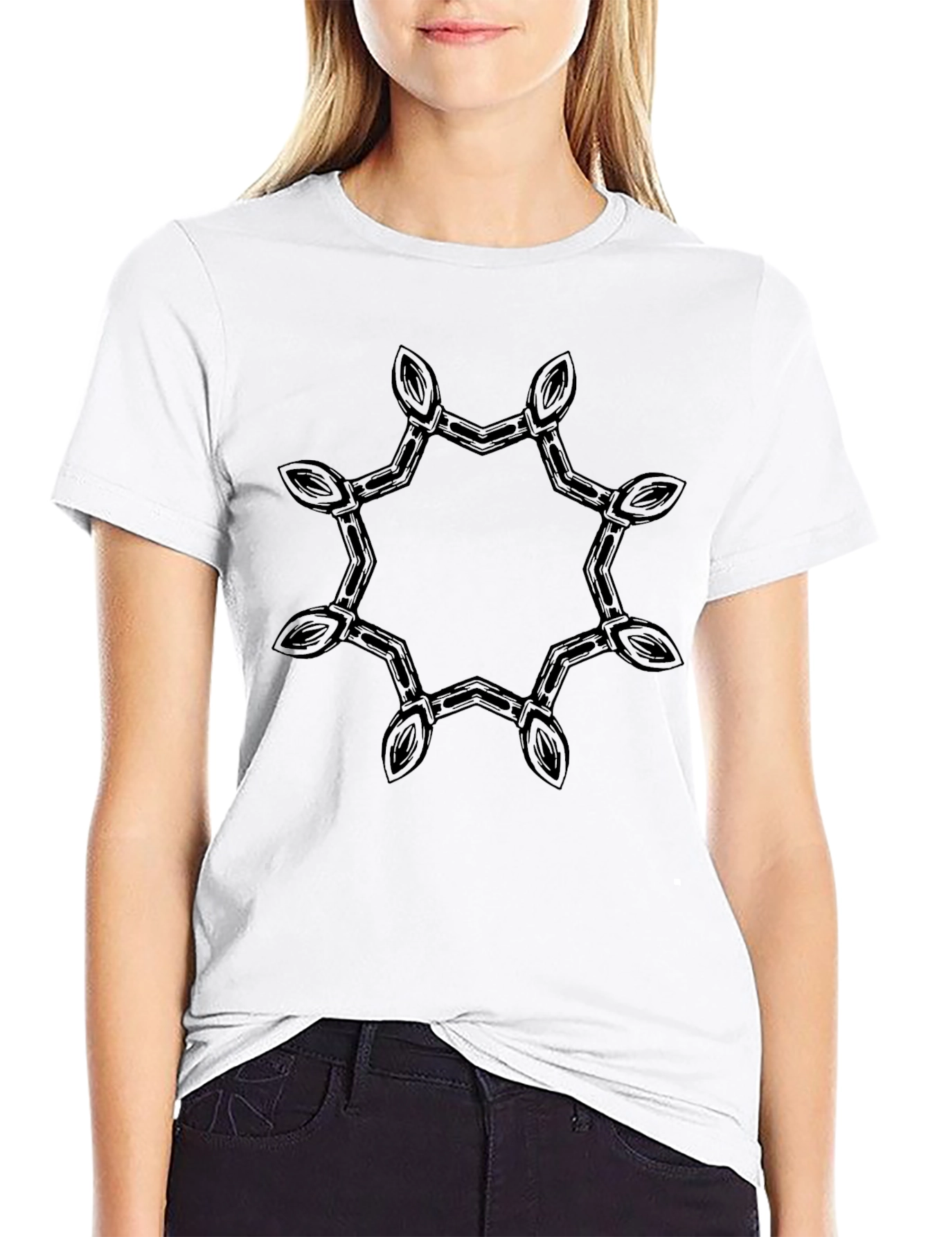 Camiseta Negra con Diseño Geométrico Estilizado