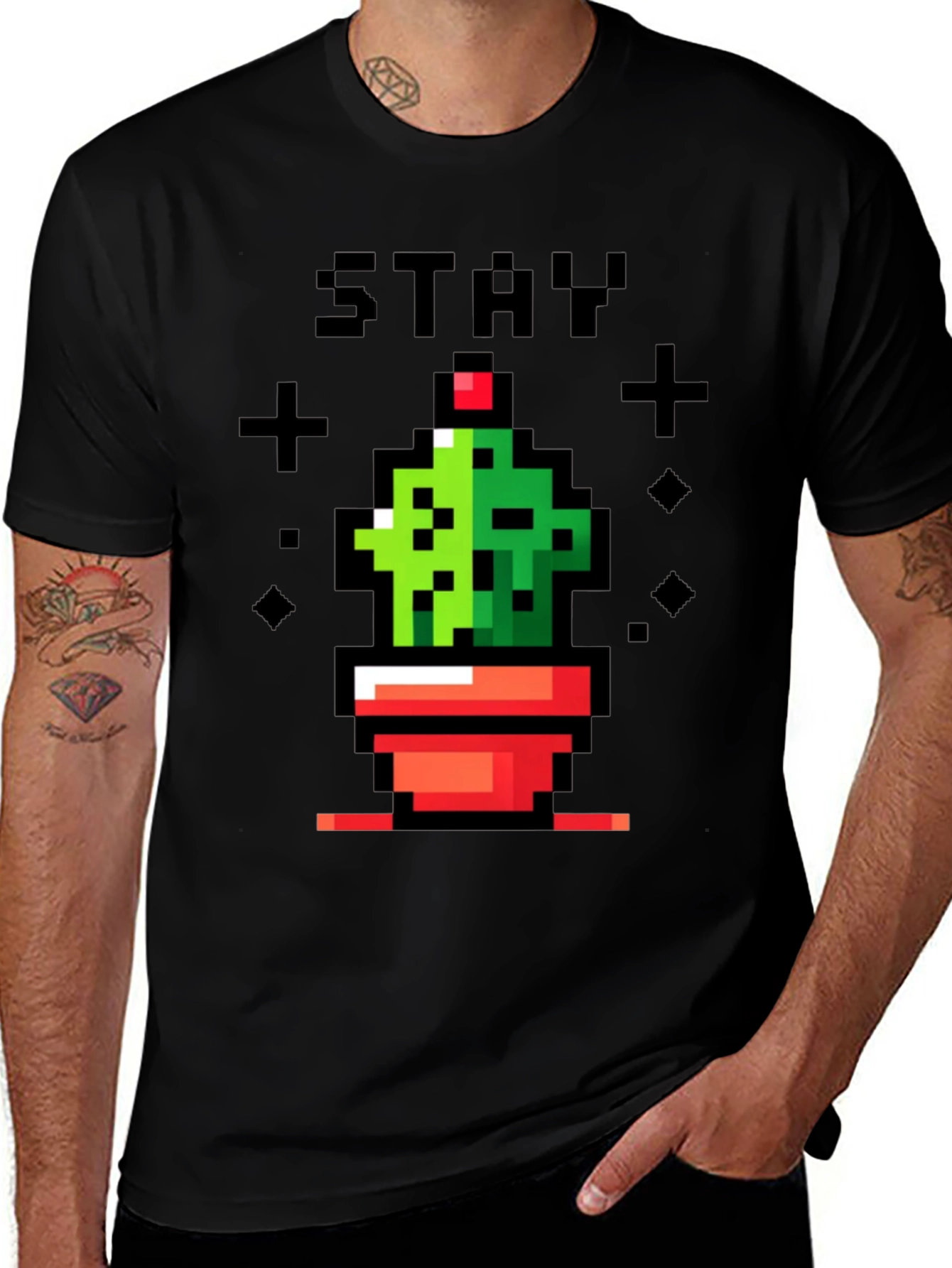 Camiseta Negra con Diseño de Cactus Pixelado Stay
