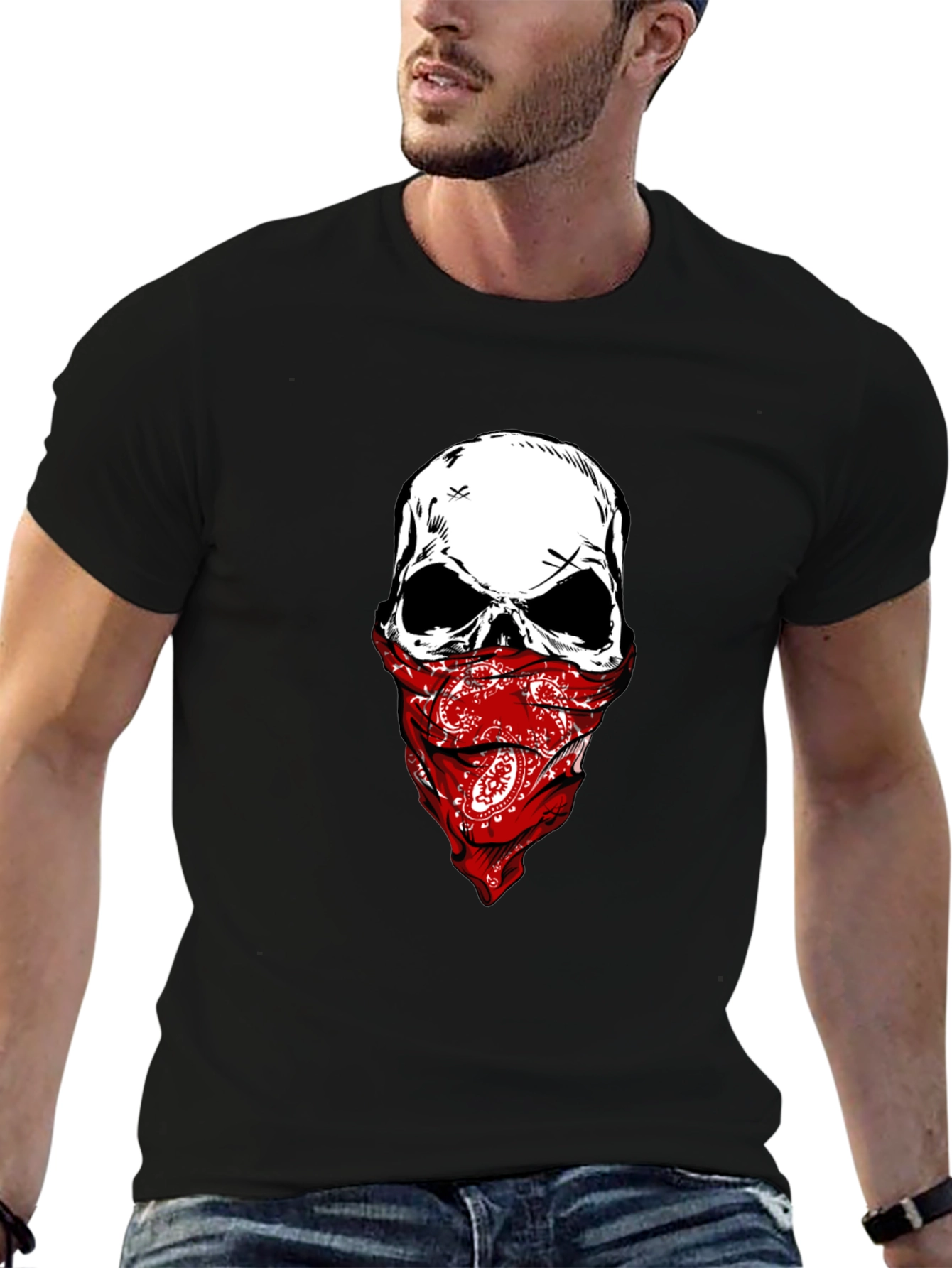 Camiseta Negra con Calavera y Pañuelo Rojo