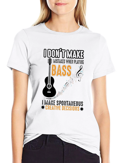 Camiseta Negra: Bajo Decisiones Creativas