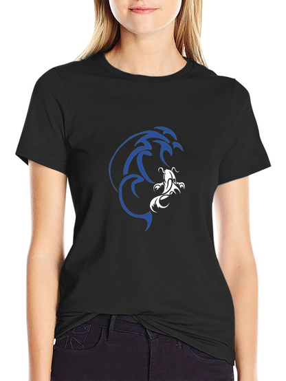 Camiseta Negra Estampado Koi Azul y Blanco