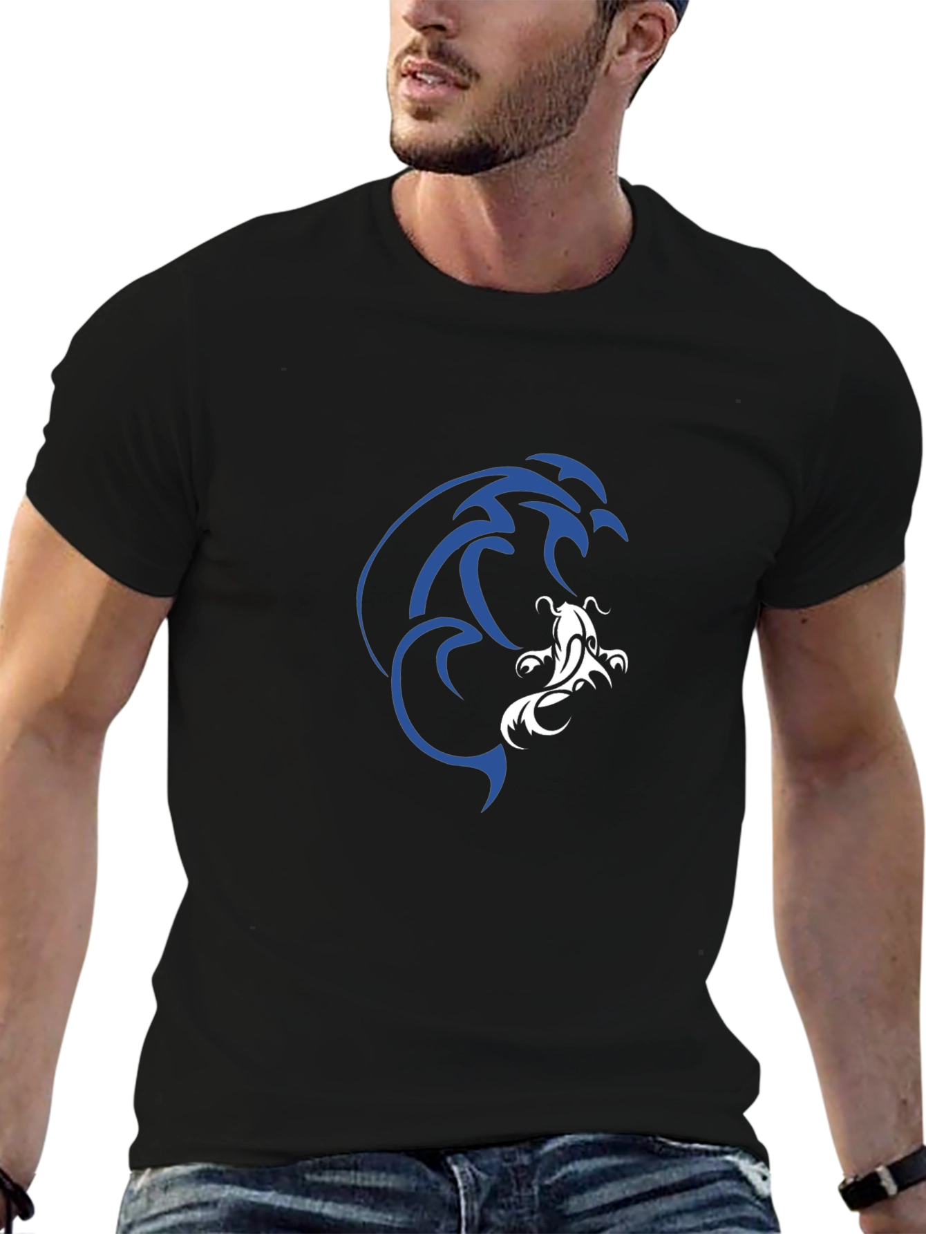 Camiseta Negra Estampado Koi Azul y Blanco
