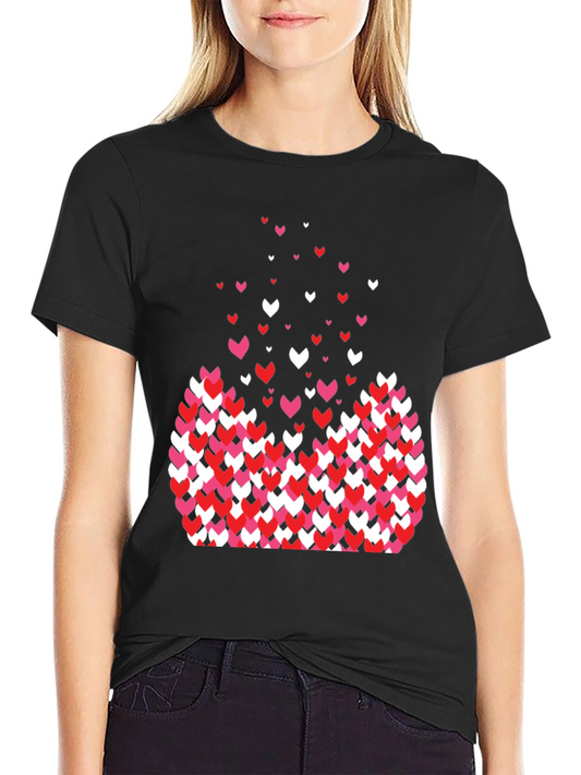 Camiseta Negra con Diseño de Corazones Romántico