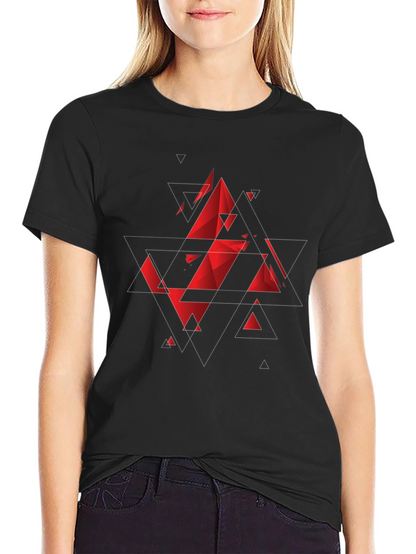 Camiseta Negra con Diseño Geométrico Rojo