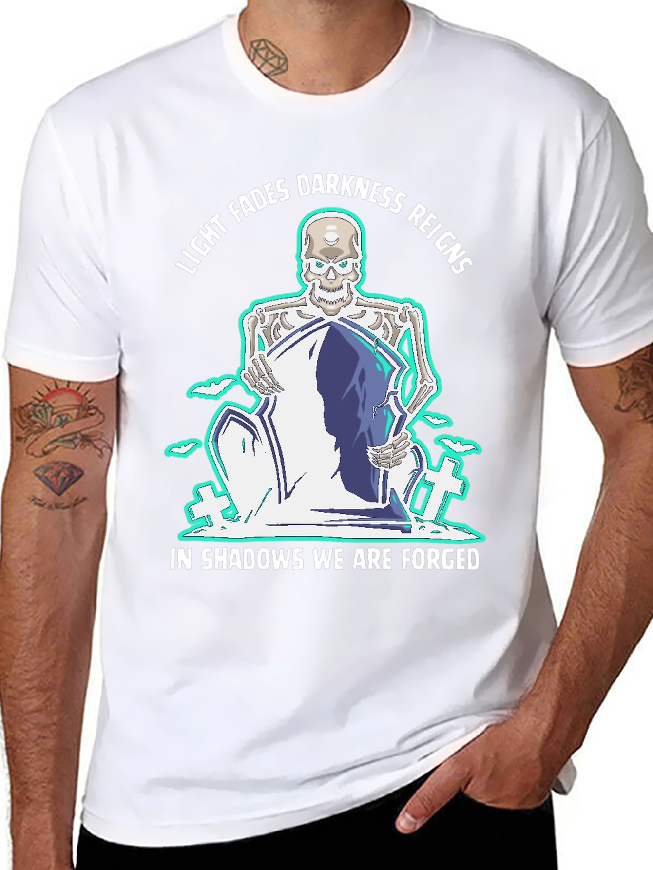 Camiseta Negra con Diseño Gótico de Esqueleto y Lema