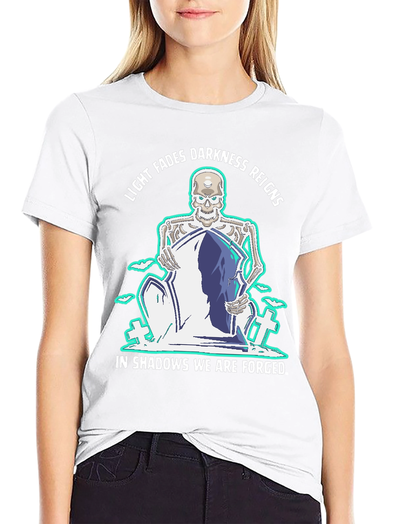 Camiseta Negra con Diseño Gótico de Esqueleto y Lema