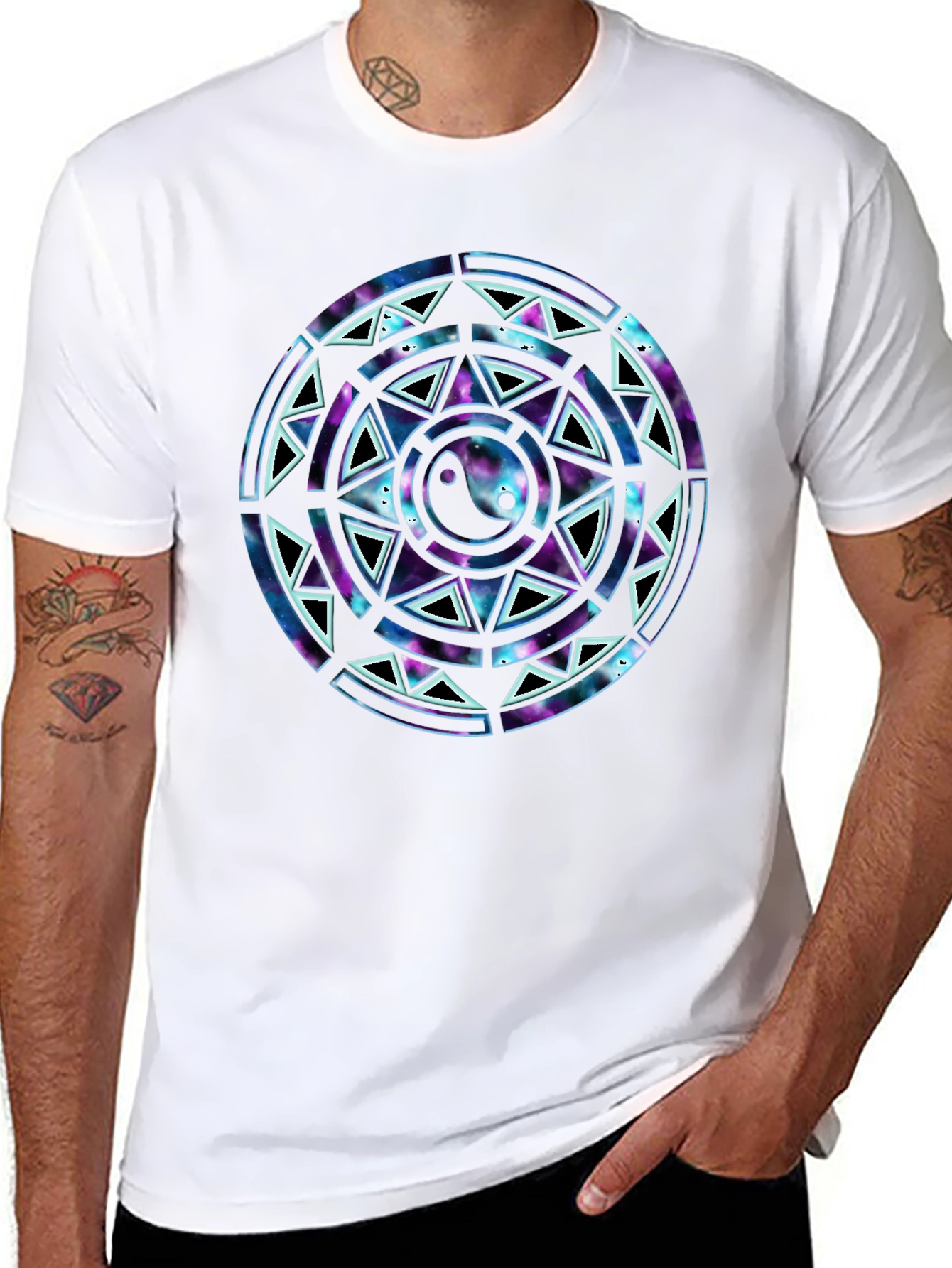 Camiseta Negra con Diseño Yin Yang Cósmico