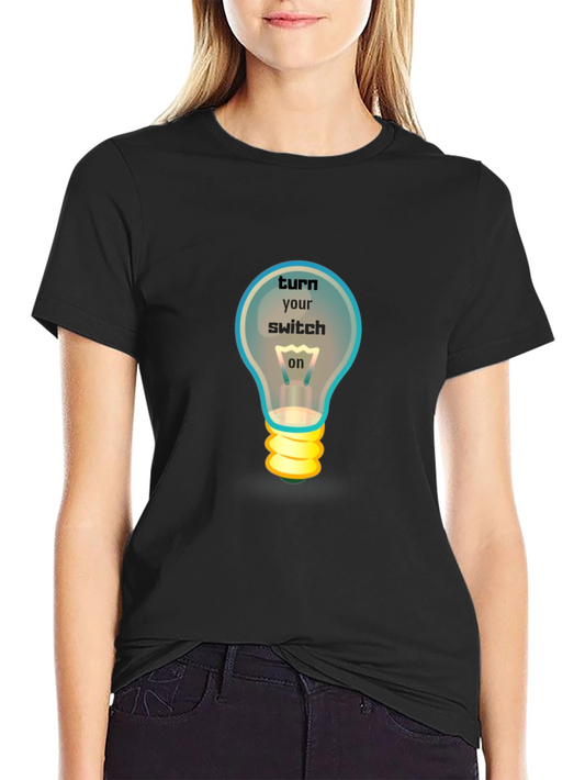 Camiseta Negra con Diseño de Bombilla Enciende tu Interruptor