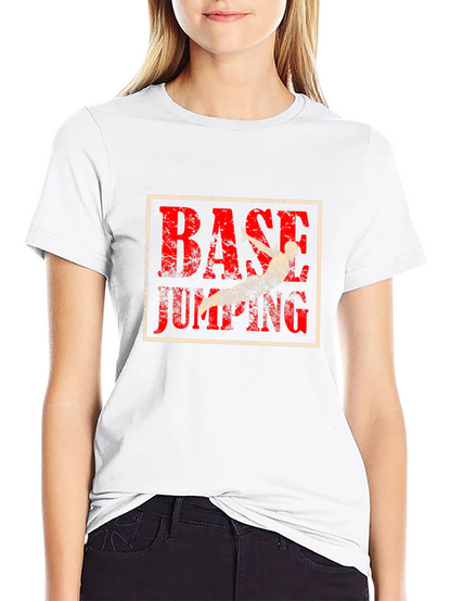 Camiseta Negra con Diseño de Salto BASE