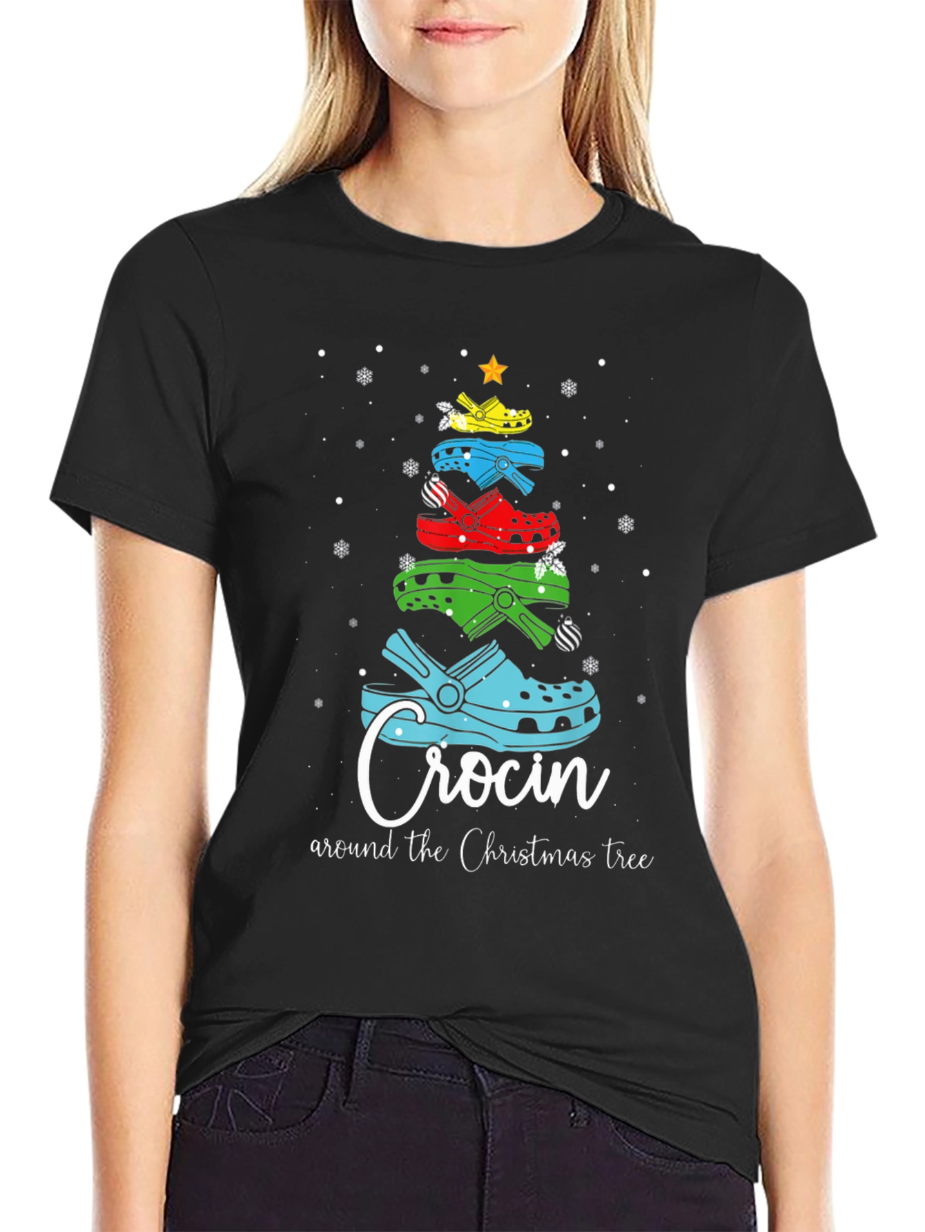 Camiseta Navideña Crocin Around the Christmas Tree