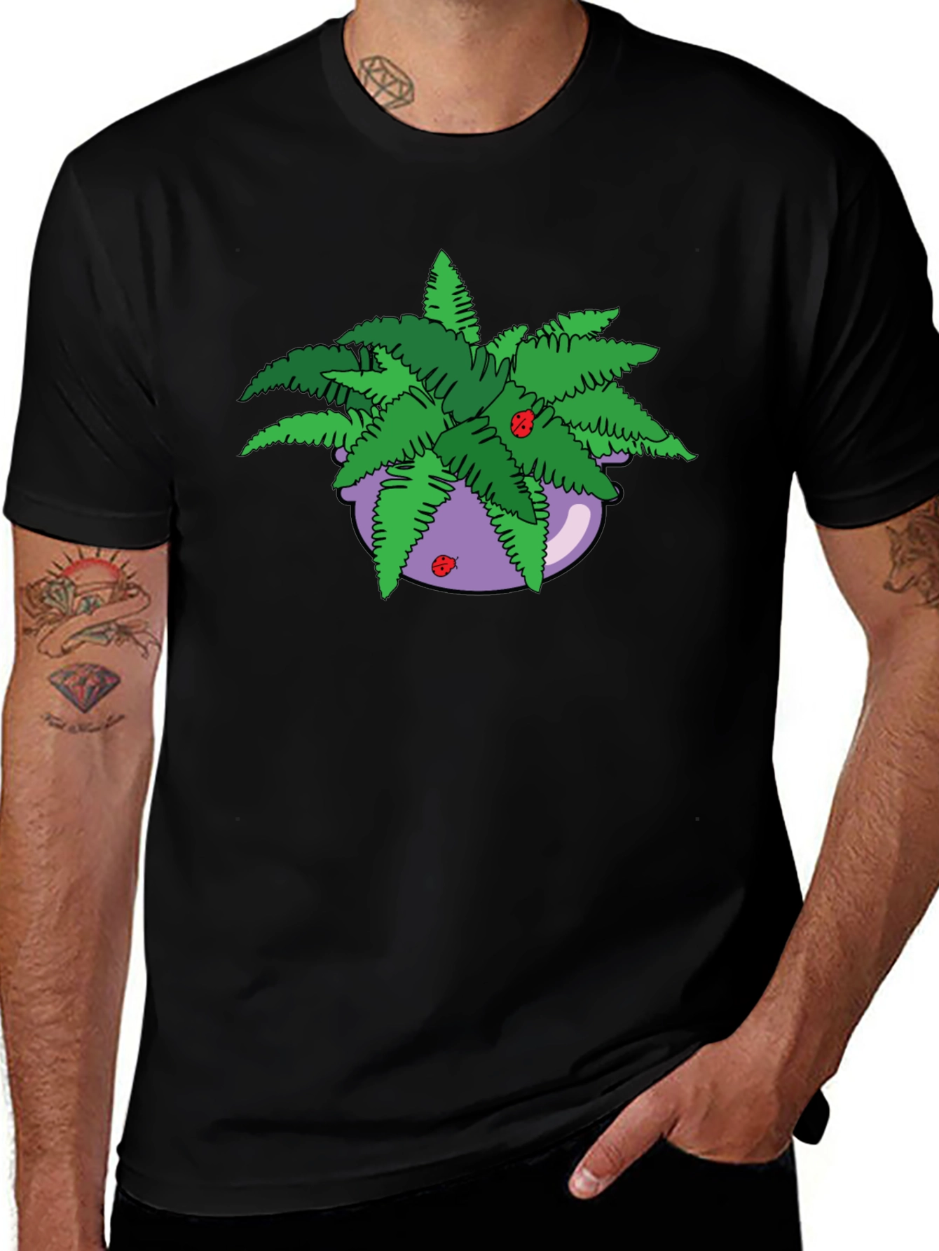 Camiseta Negra con Maceta de Helechos