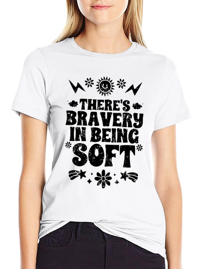 Camiseta Negra con Estampado Bravery in Being Soft