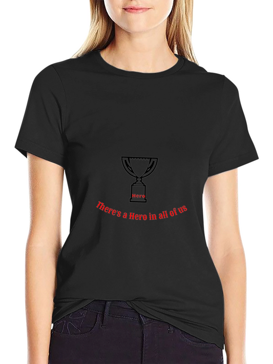 Camiseta Negra con Diseño de Trofeo y Texto Hero