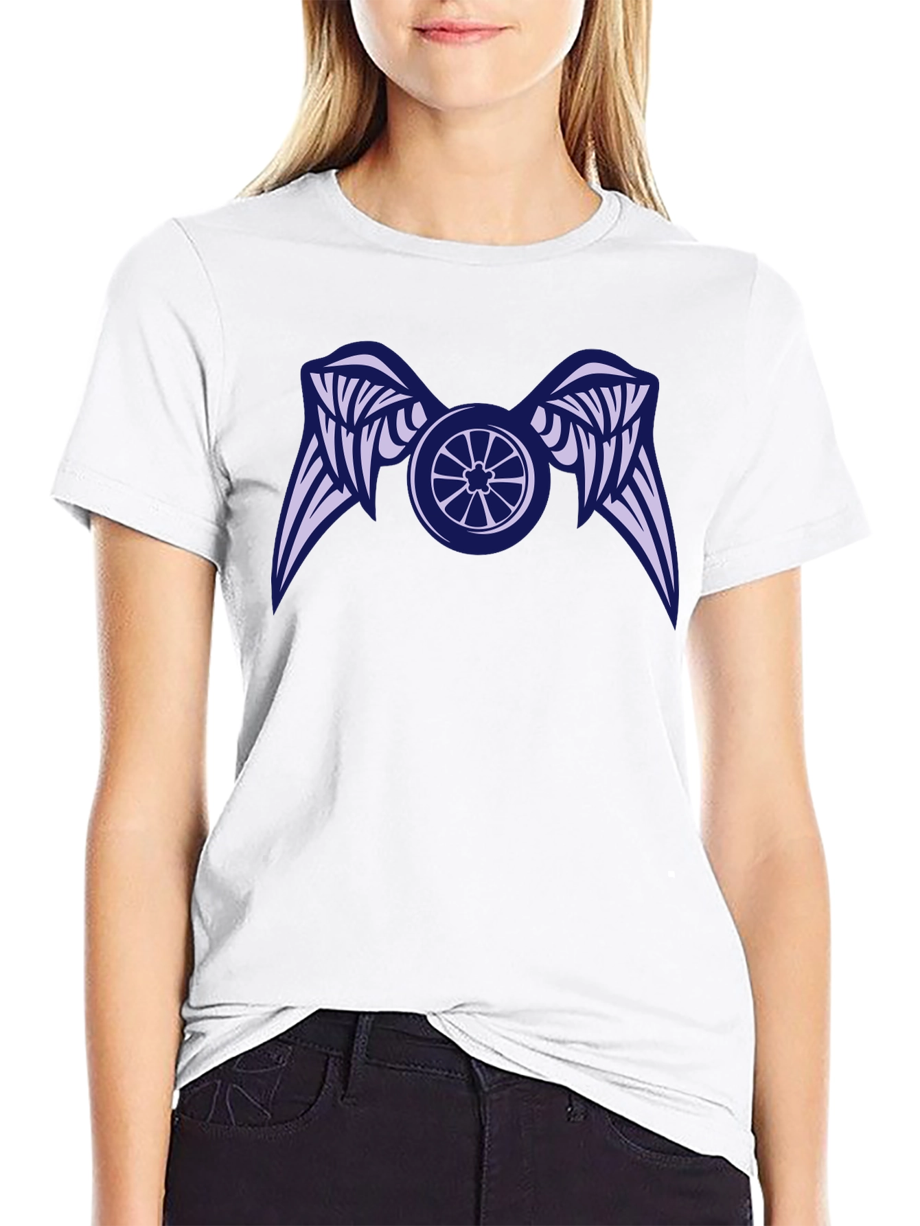 Camiseta Negra con Diseño de Rueda Alada