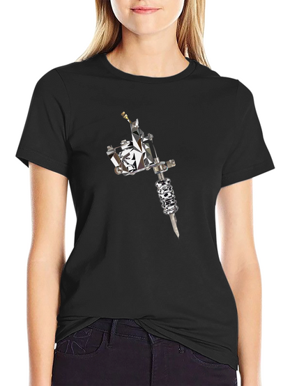 Camiseta Negra con Diseño de Máquina de Tatuaje