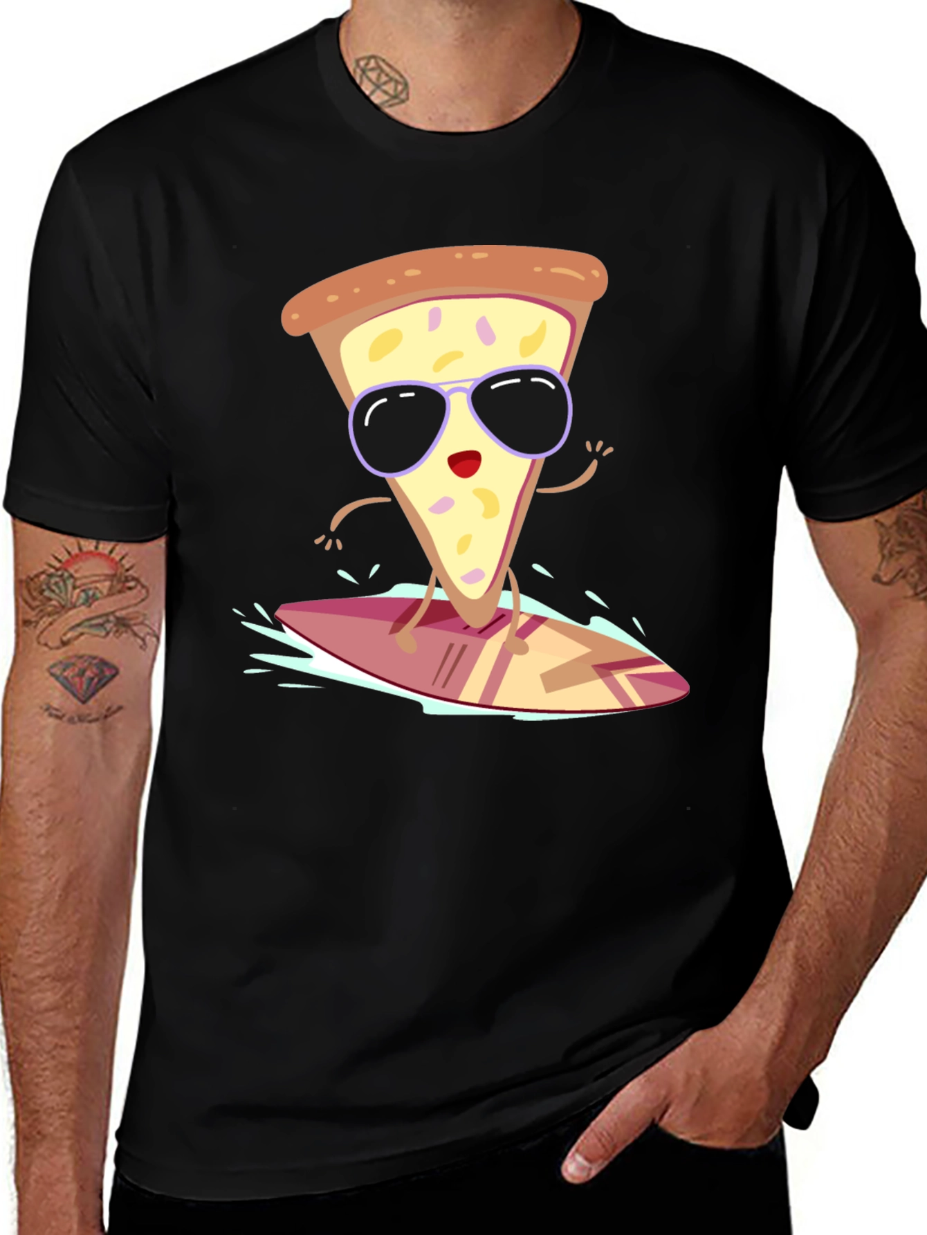 Camiseta Negra con Diseño de Pizza Surfista