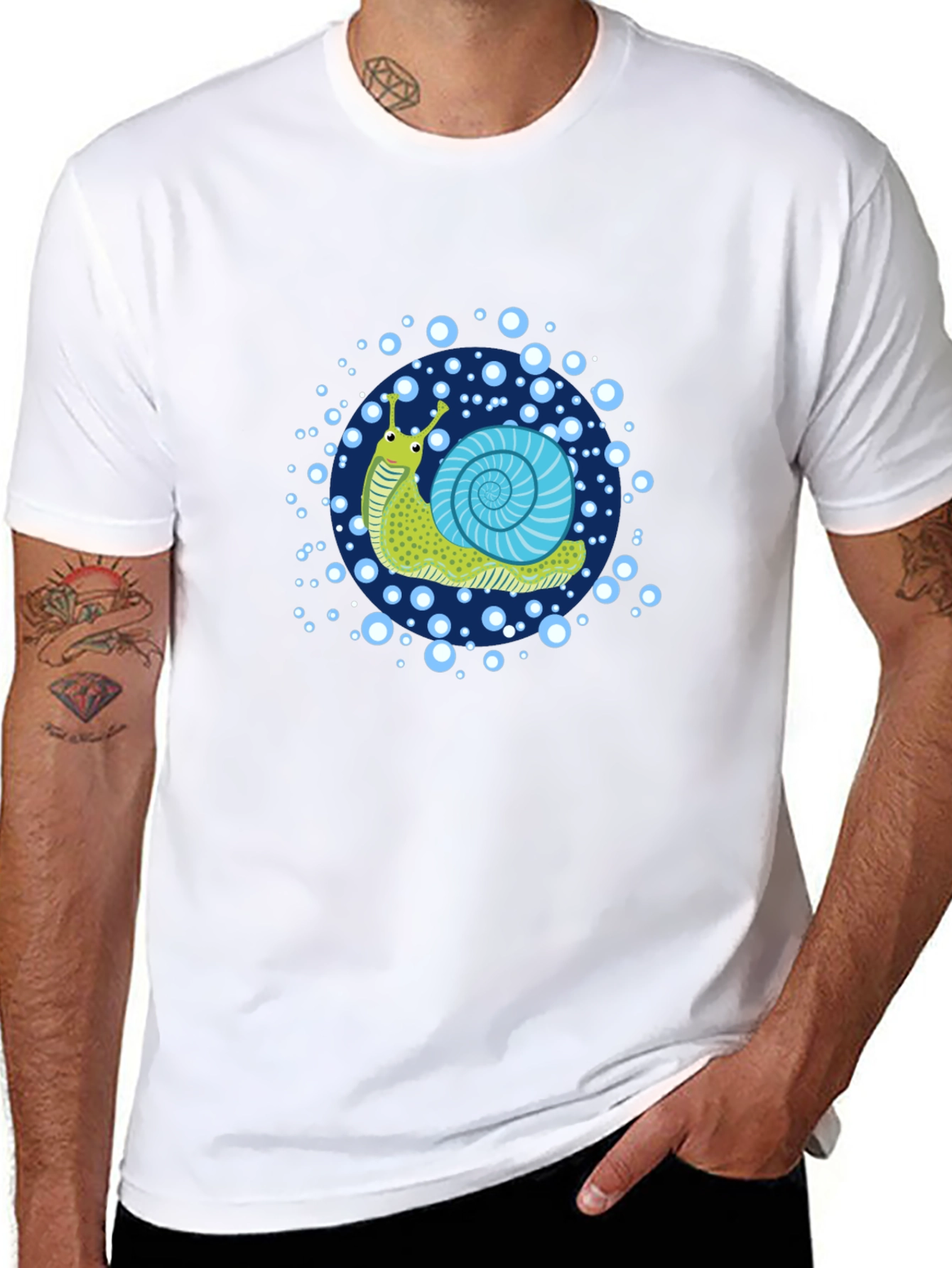 Camiseta Negra con Diseño de Caracol Animado