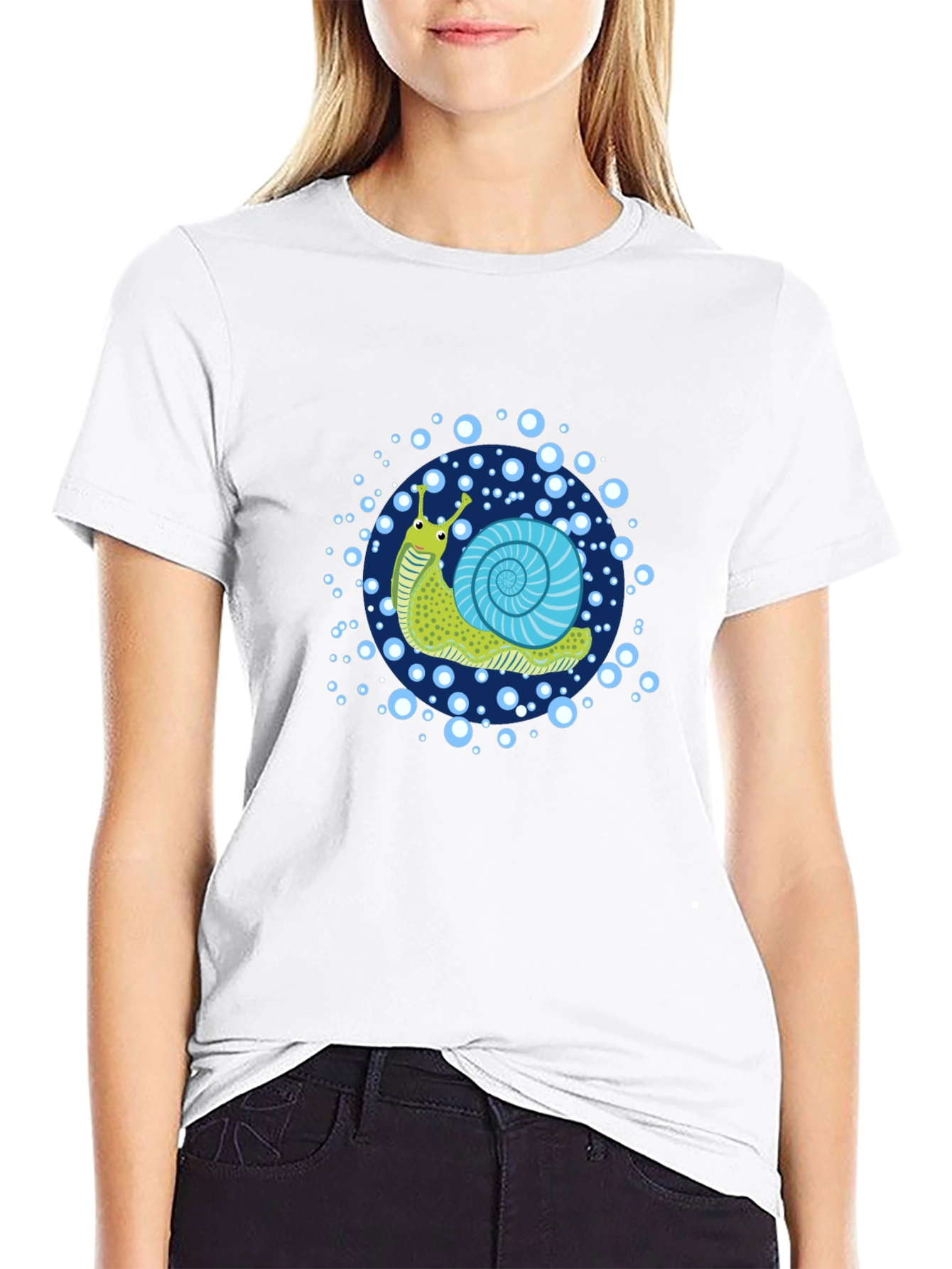 Camiseta Negra con Diseño de Caracol Animado