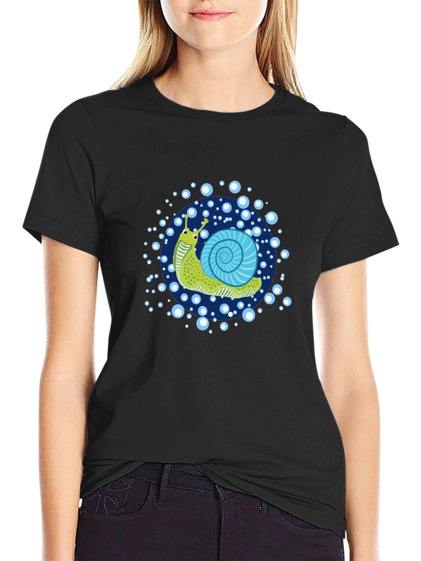 Camiseta Negra con Diseño de Caracol Animado