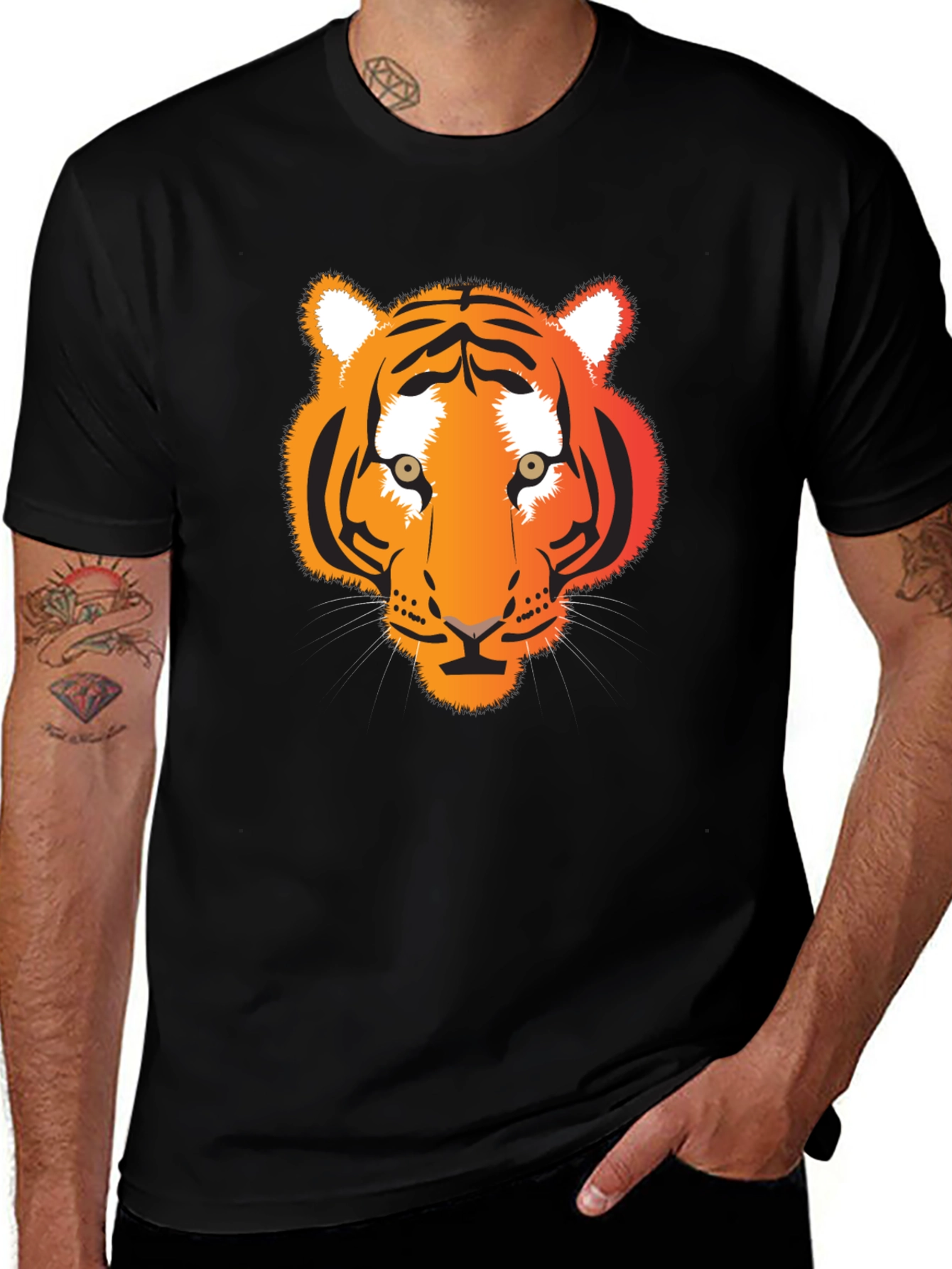 Camiseta Negra con Diseño de Tigre Naranja