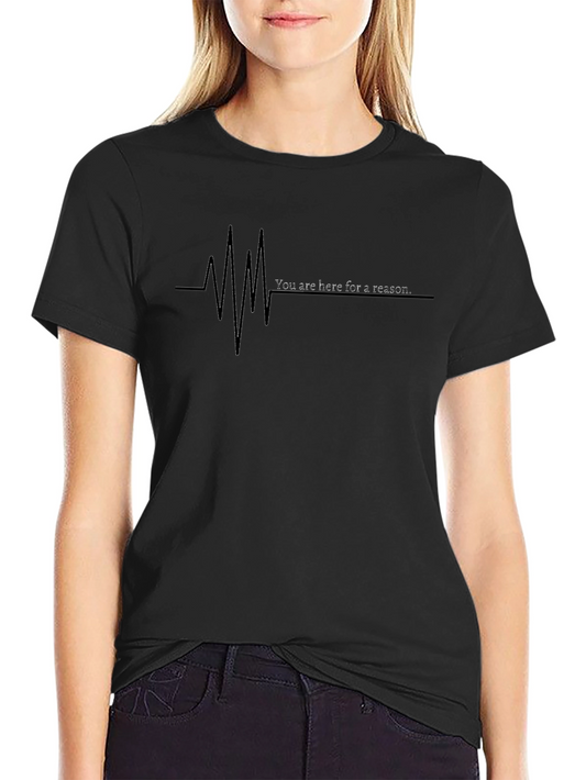 Camiseta Negra con Diseño de Latido y Mensaje Inspirador