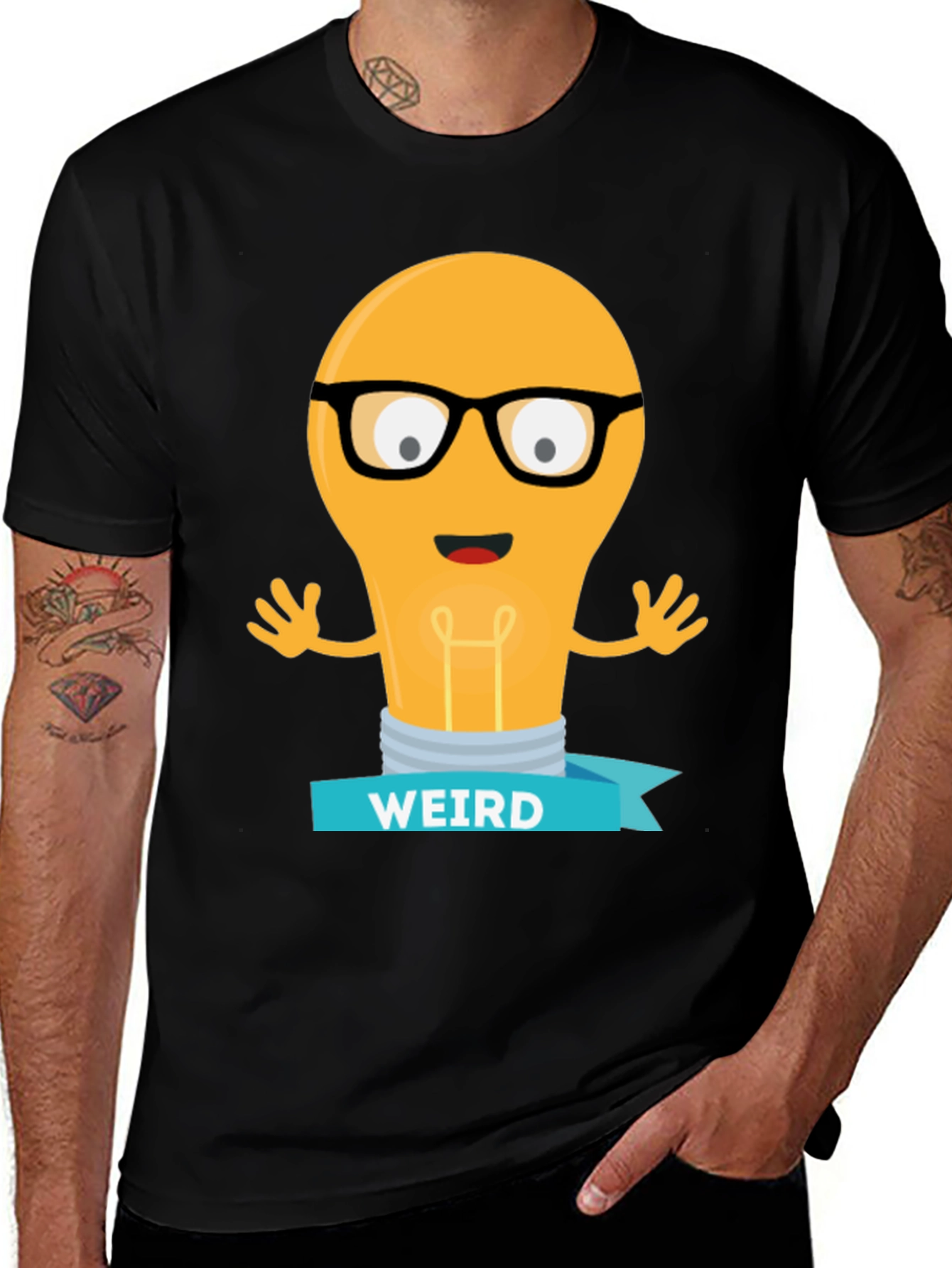 Camiseta Negra con Diseño de Bombilla Raro