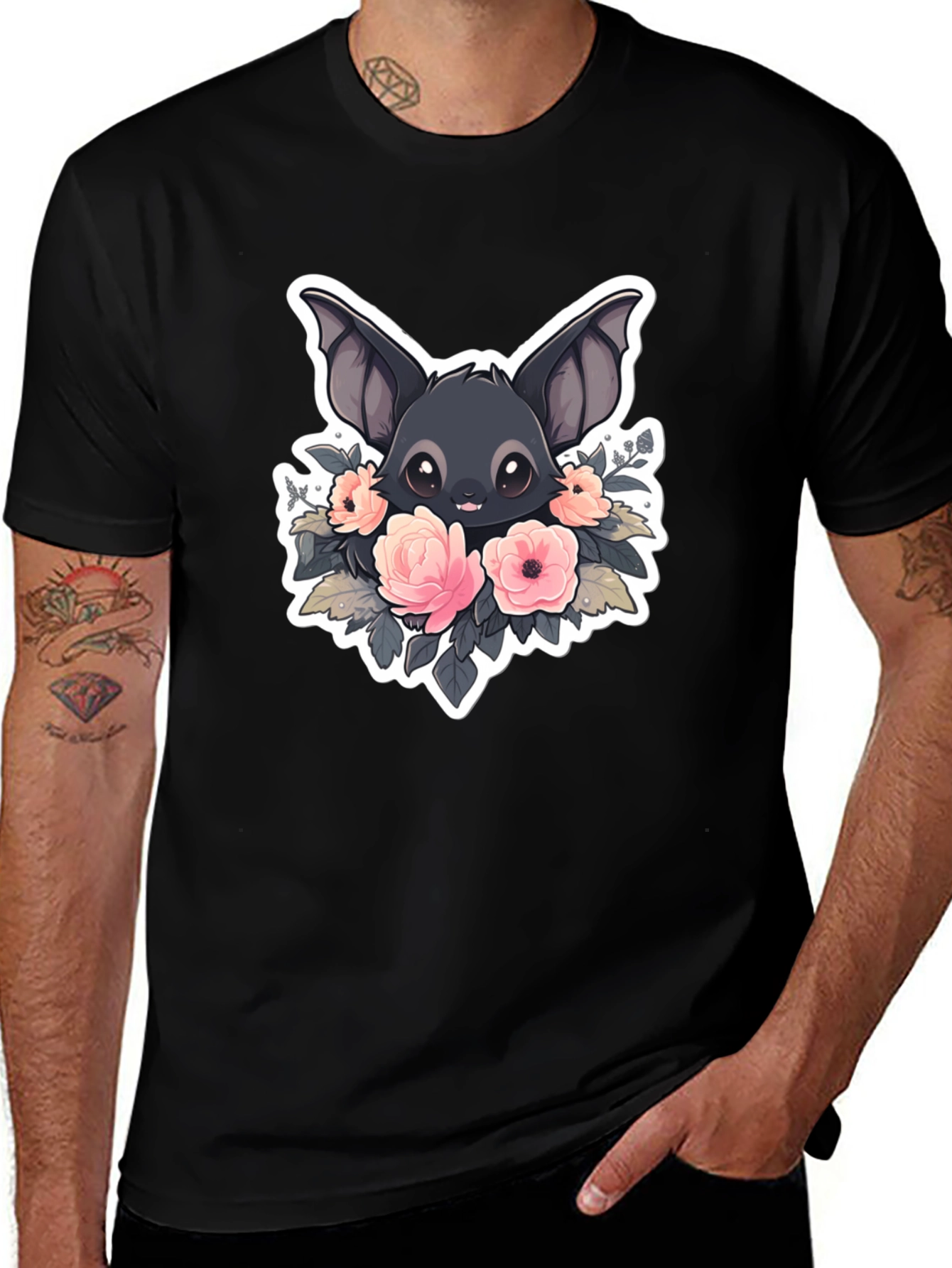 Camiseta Negra con Diseño de Murciélago Floral