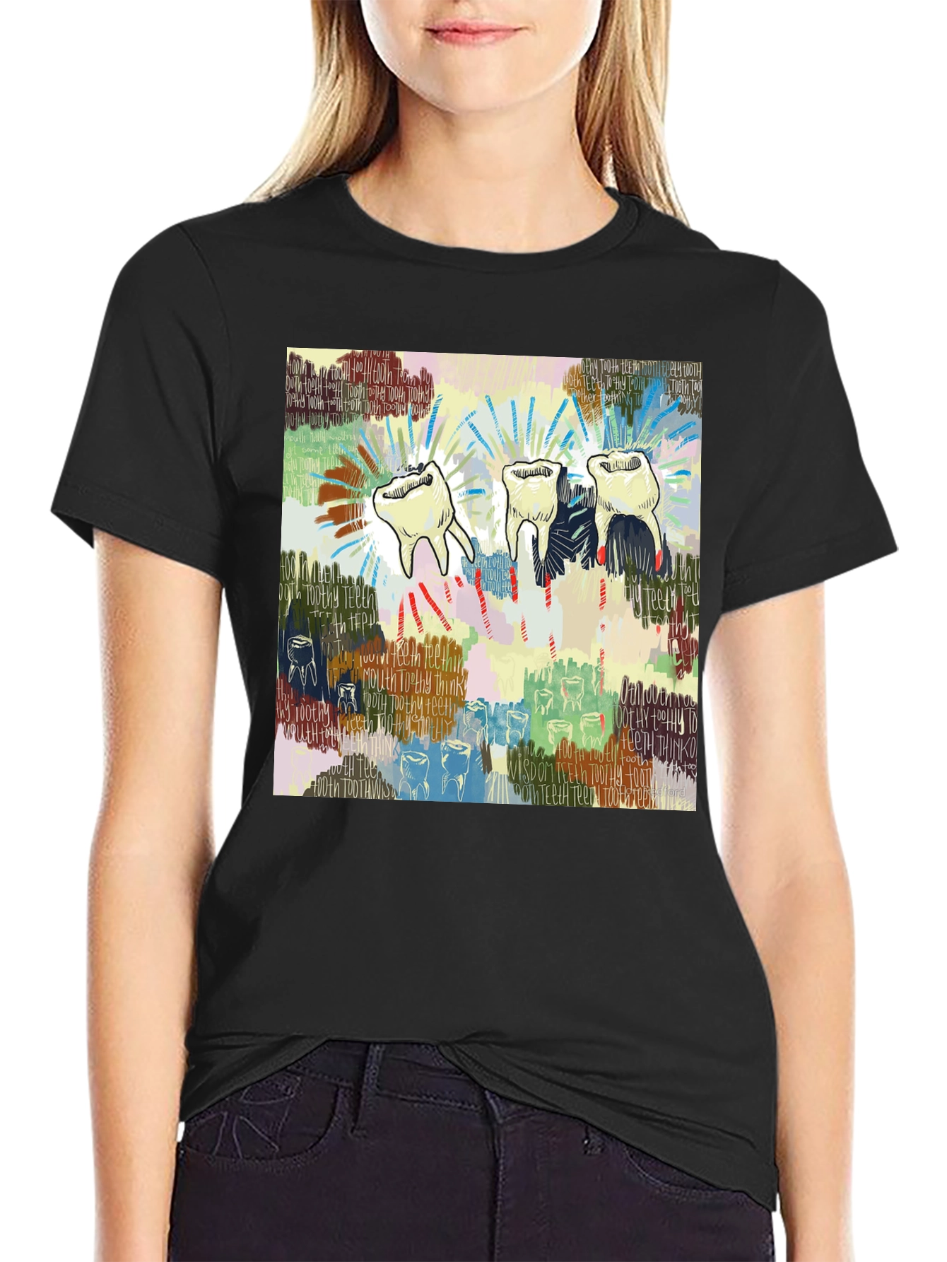 Camiseta Negra con Diseño de Dientes Abstractos