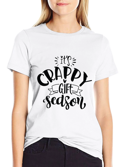 Camiseta Negra Humorística: Temporada de Regalos Basura