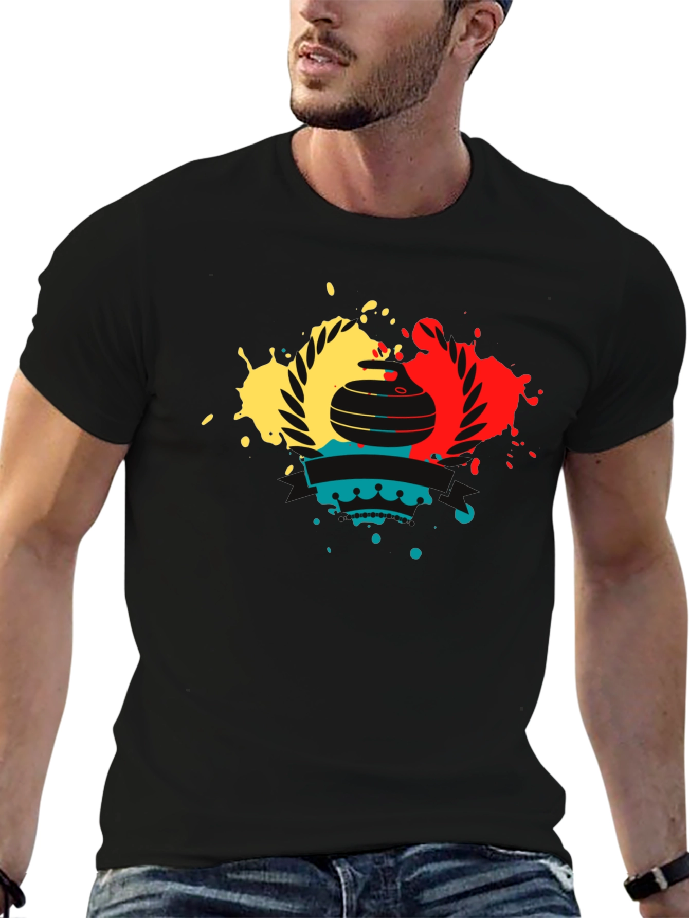 Camiseta Negra con Diseño de Curling Abstracto