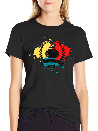 Camiseta Negra con Diseño de Curling Abstracto