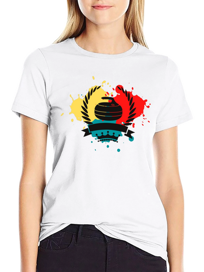 Camiseta Negra con Diseño de Curling Abstracto