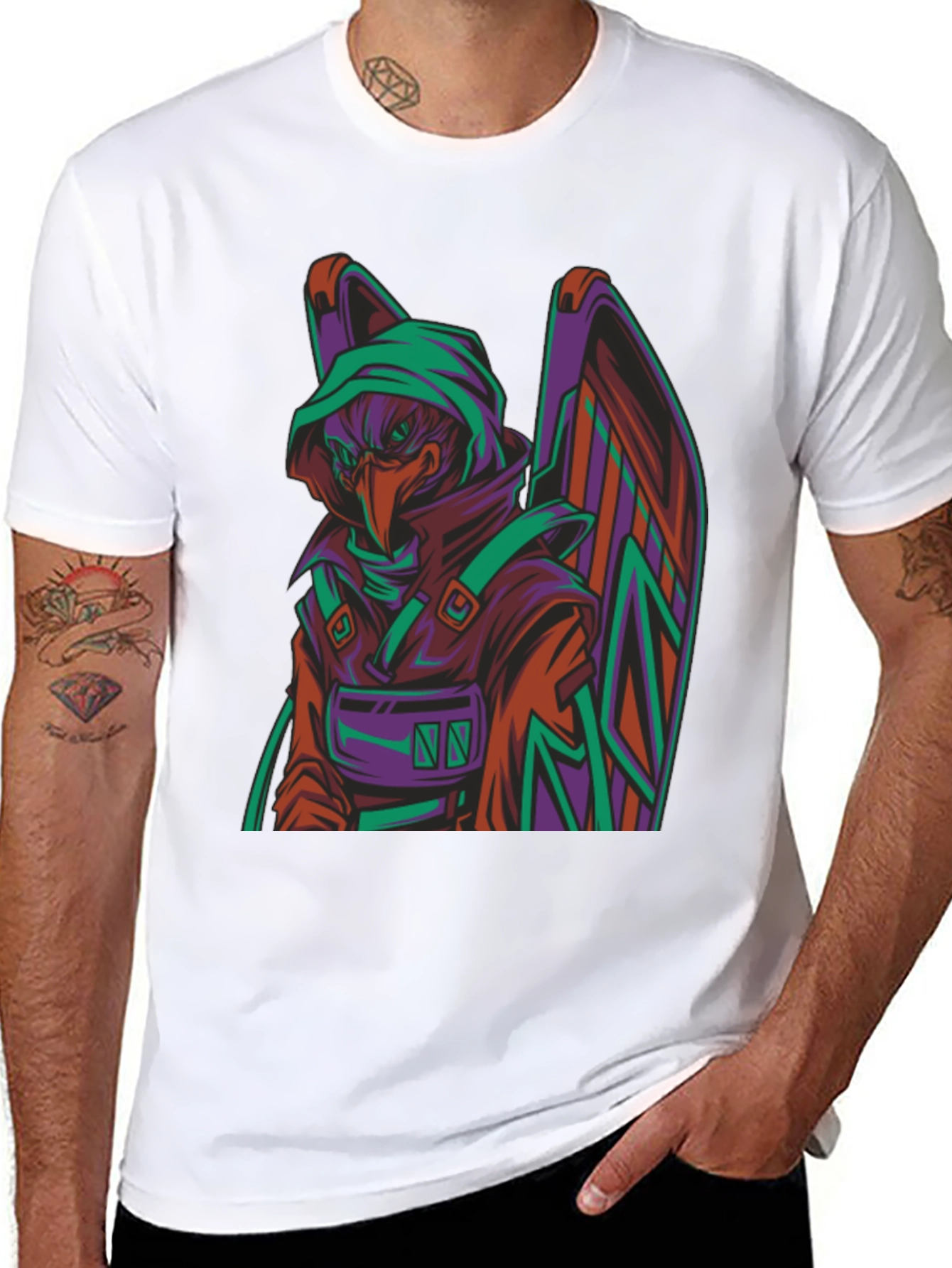 Camiseta Negra con Diseño de Cuervo Cibernético