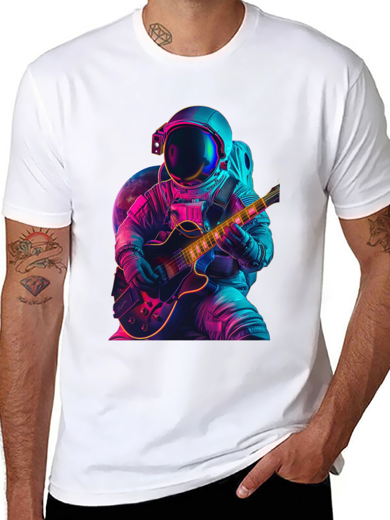 Camiseta Negra con Astronauta Guitarrista Neón