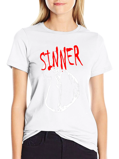 Camiseta Negra Sinner Gráfica Blanca y Roja