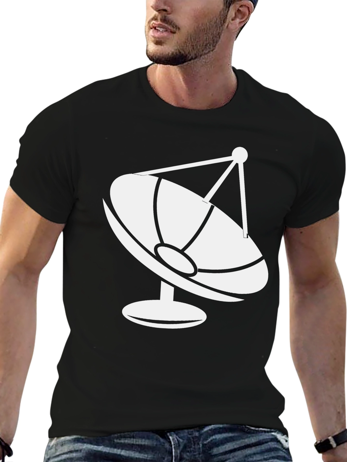Camiseta Negra con Diseño de Antena Parabólica