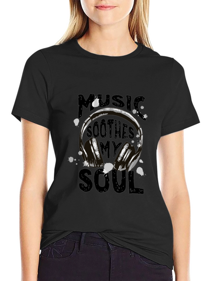 Camiseta Negra con Diseño de Auriculares y Música