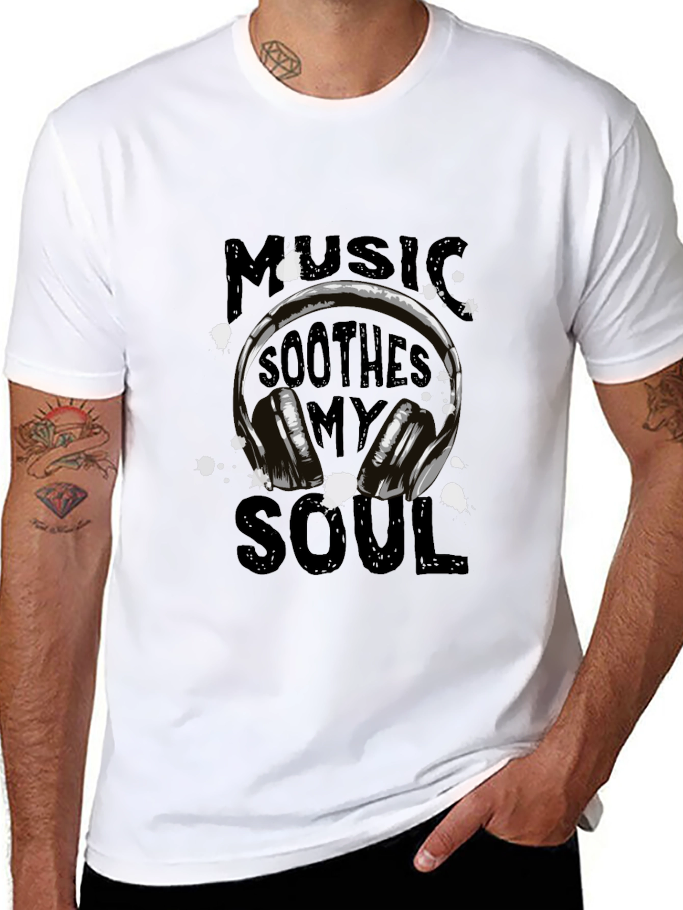 Camiseta Negra con Diseño de Auriculares y Música