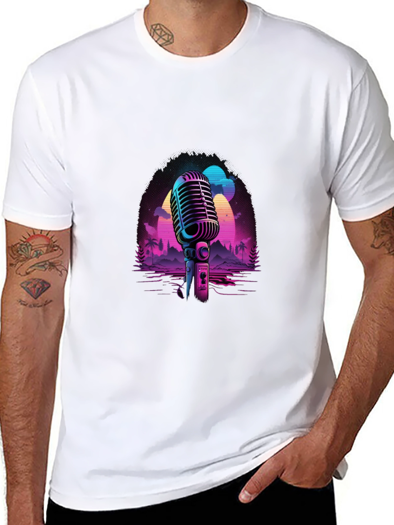 Camiseta Negra con Diseño Retro de Micrófono