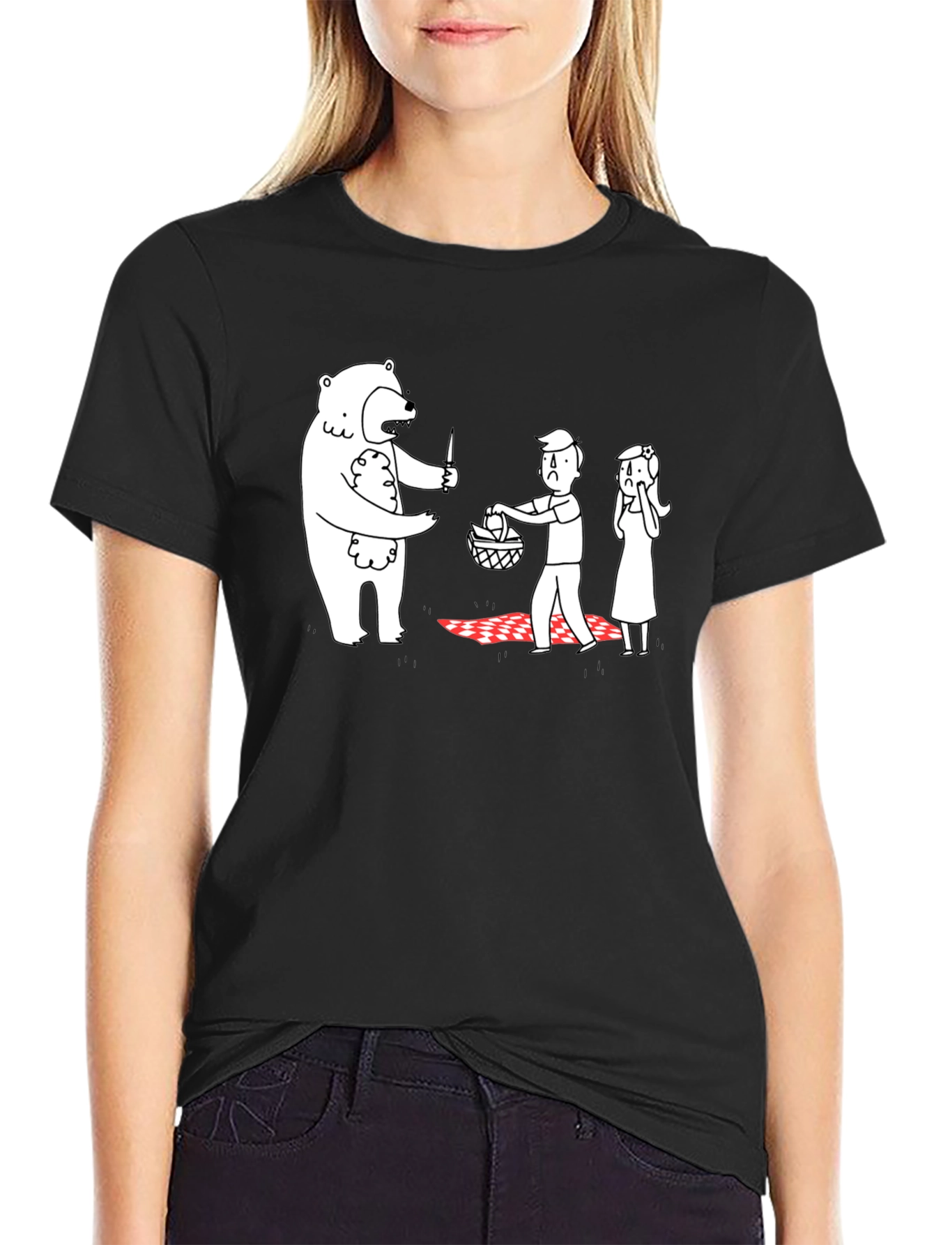 Camiseta Negra Estampada: Oso Ladrón de Picnic