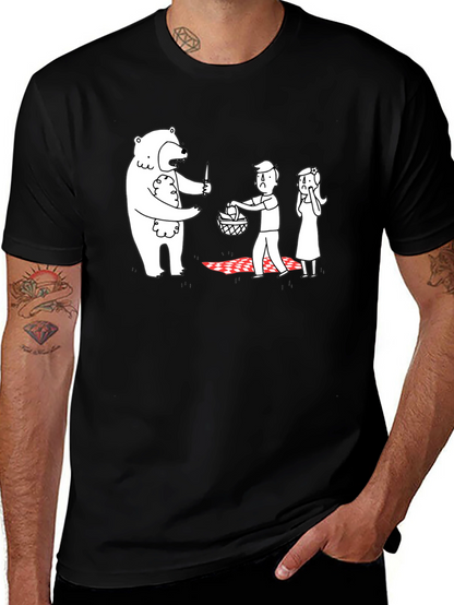Camiseta Negra Estampada: Oso Ladrón de Picnic