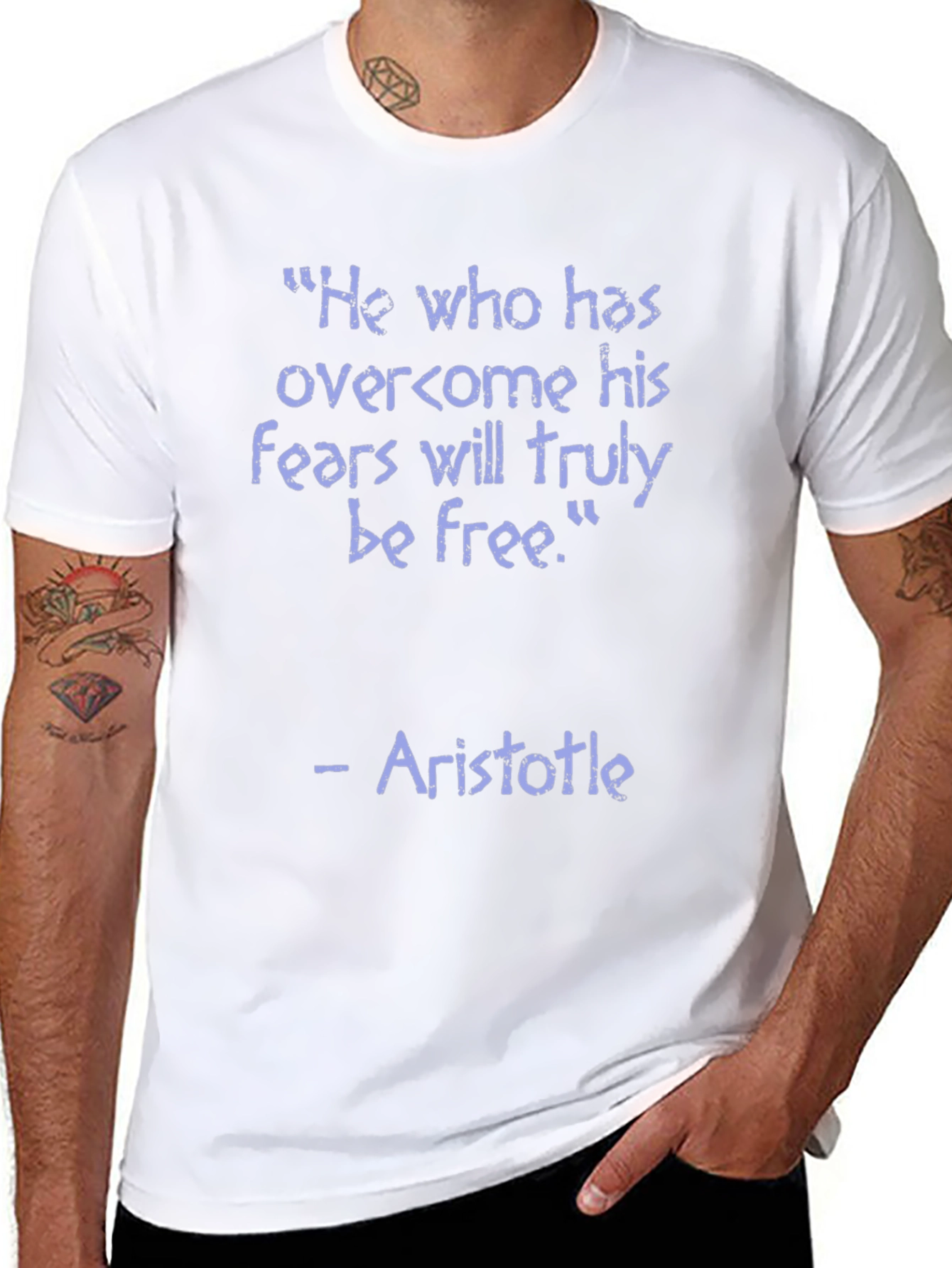 Camiseta Negra con Cita Inspiradora de Aristóteles