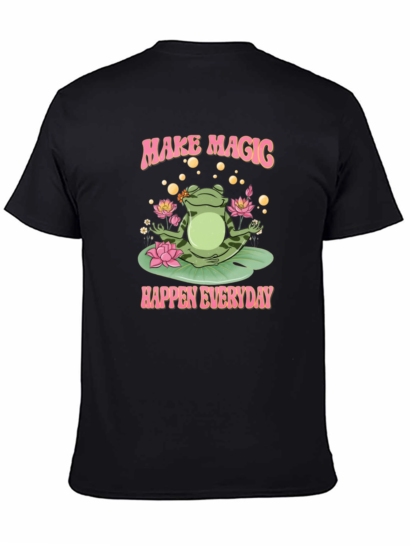 Camiseta Negra: Rana Mágica y Loto