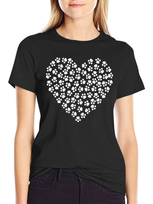 Camiseta Negra con Diseño de Huellas en Forma de Corazón