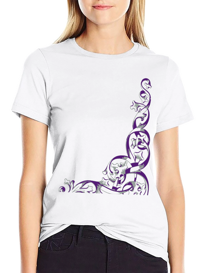 Camiseta Negra con Diseño Floral Abstracto Púrpura