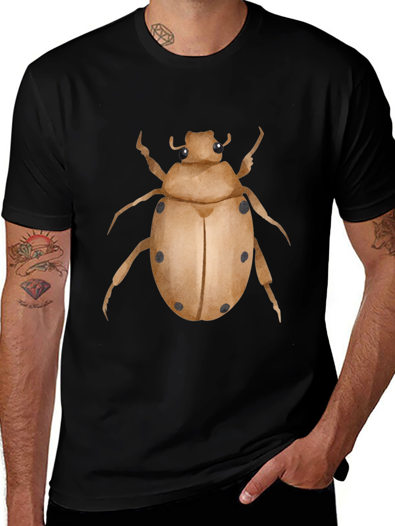 Camiseta Negra con Estampado de Escarabajo