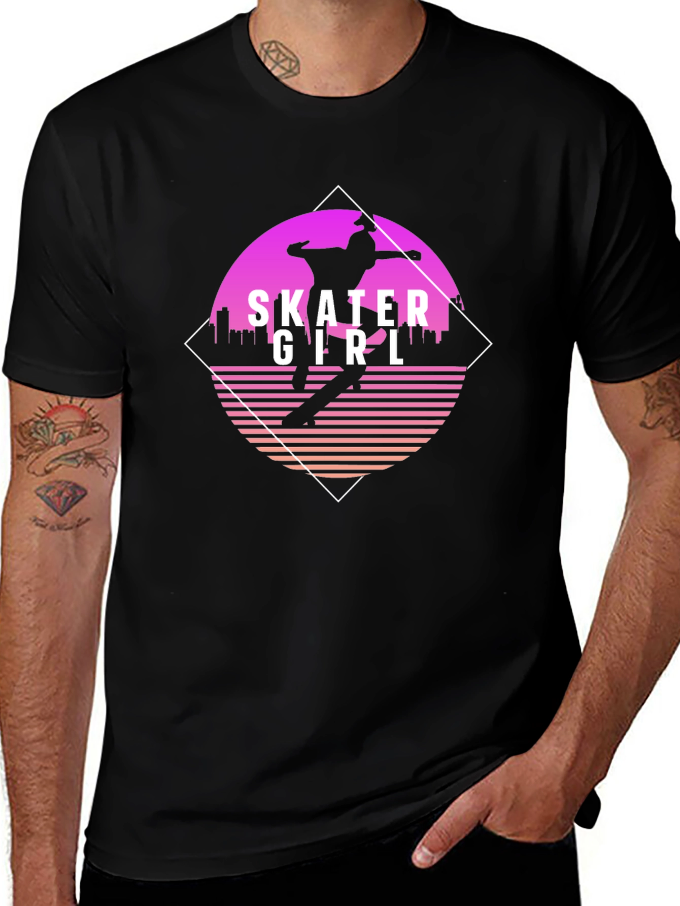 Camiseta Negra con Diseño Skater Girl Retro