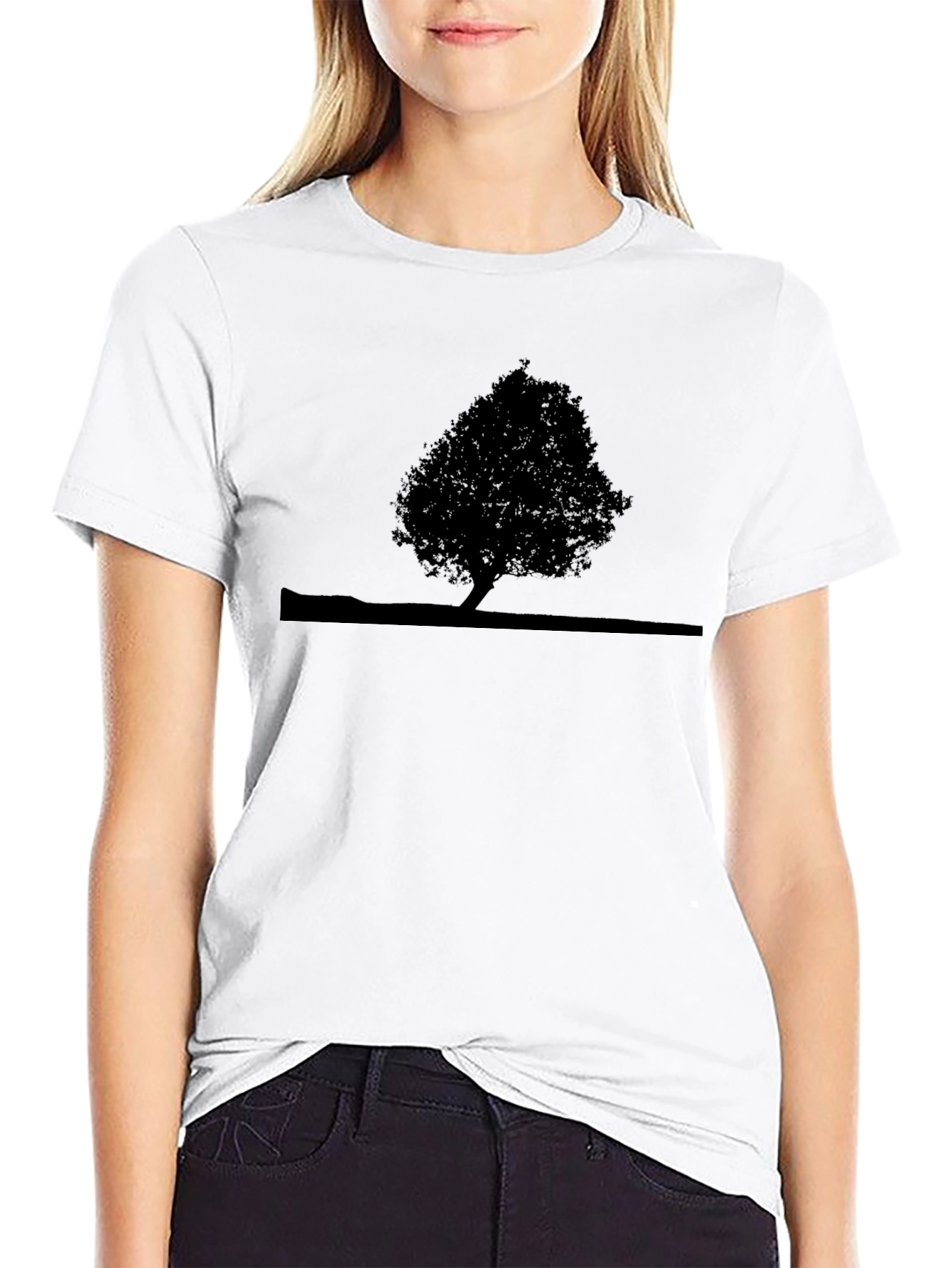 Camiseta Negra con Silueta de Árbol