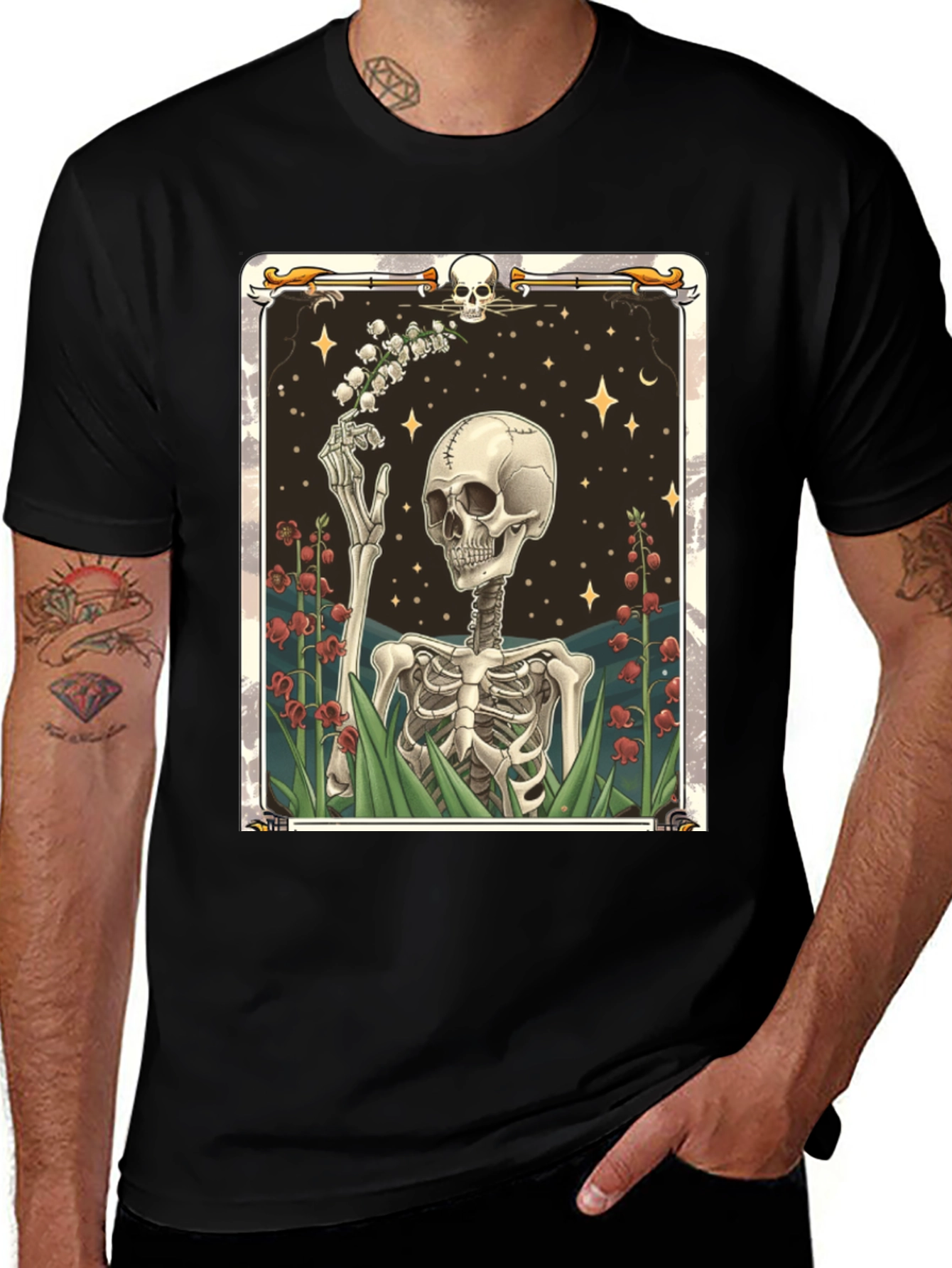 Camiseta Negra con Diseño de Esqueleto Floral