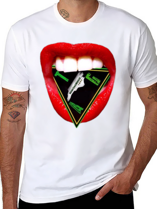Camiseta Negra con Diseño de Boca y Triángulo
